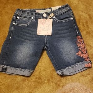 Free Planet Bermuda shorts  (size 6)